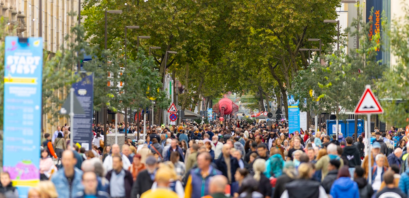 Genuss, Straßenkunst, Familienprogramm und verkaufsoffener Sonntag am 10. und 11. Oktober in der Innenstadt: Karlsruhe feiert beim Stadtfest