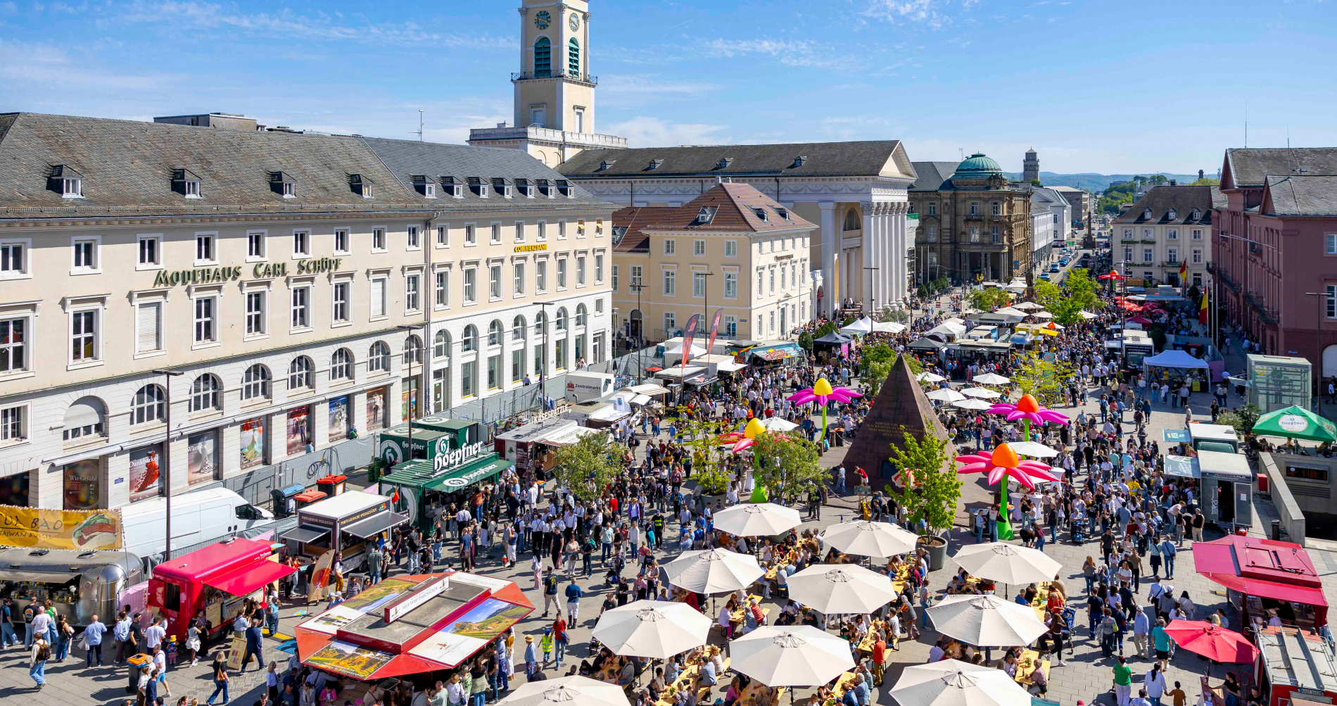 Blauer Himmel, rote Feuerwehrfahrzeuge und buntes Frühlingstreiben in der ganzen Stadt: Karlsruhe feiert ein fröhliches FEST DER SINNE