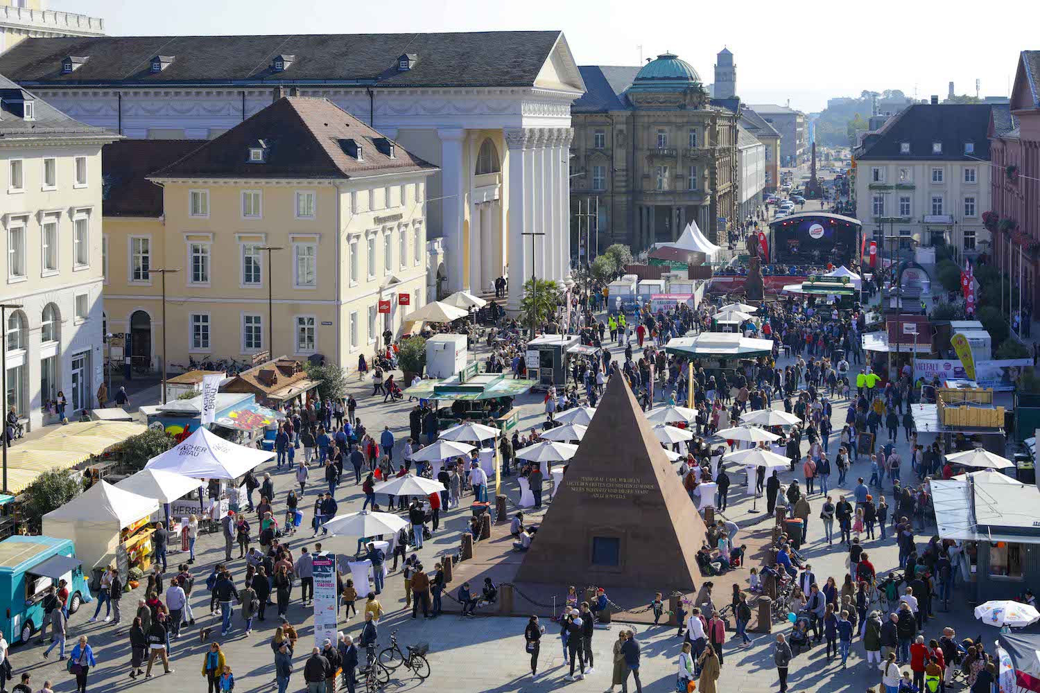Karlsruhe feiert bei gutem Wetter und guter Laune das Stadtfest