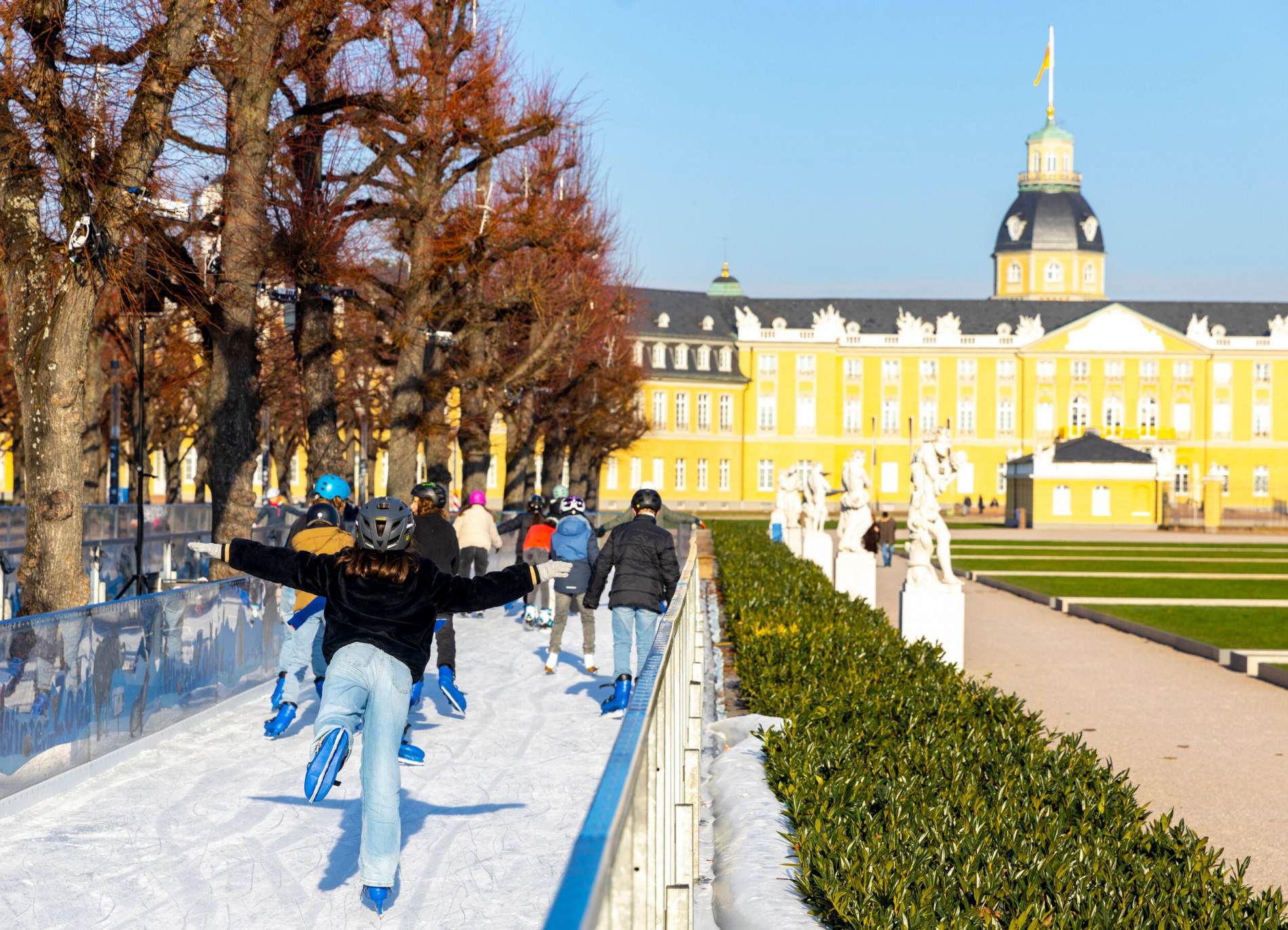 Stadtwerke Karlsruhe WINTERZEIT: Ab dem 24. November verwandelt sich der Karlsruher Schlossplatz wieder in ein Winterparadies