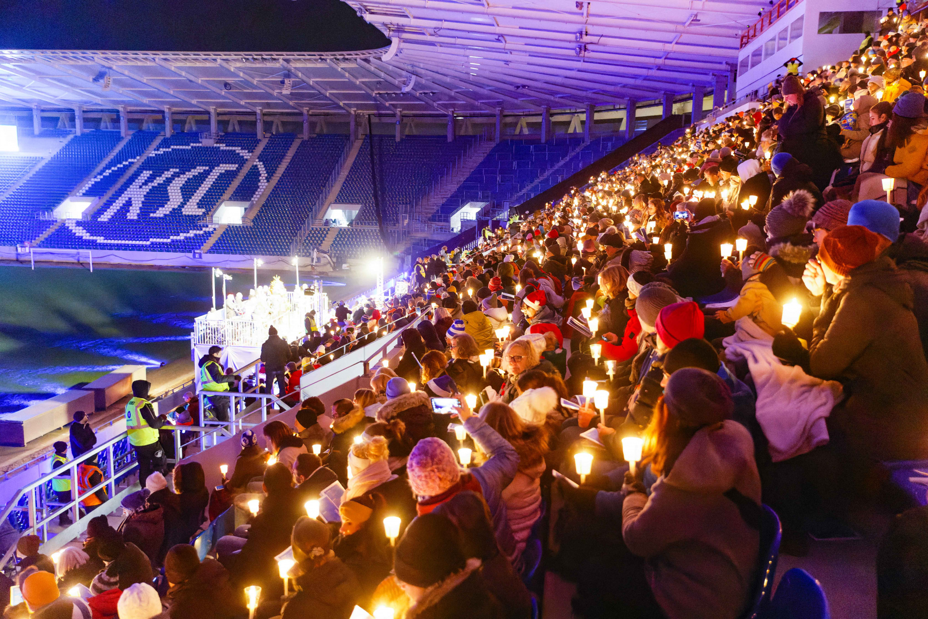 Rund 3.000 Besucherinnen und Besucher beim vierten Weihnachtlichen Stadionsingen